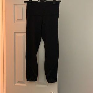 Lululemon black cropped leggings